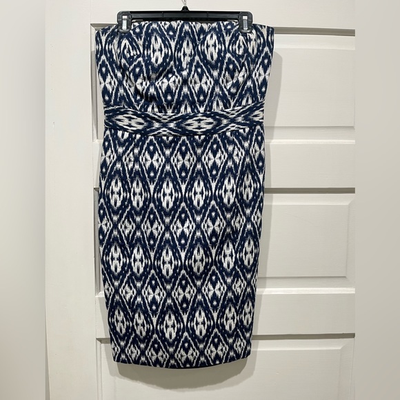 Strapless Banana Republic dress. Size 8. Excellent used condition. - Picture 2 of 5